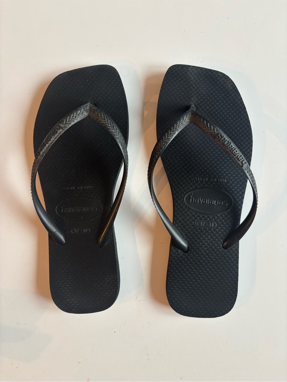 HAVAIANAS Women's Slim Square Black Flip Flops 37/38